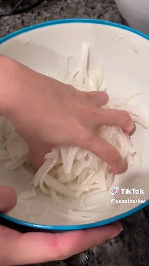 never knew making bossam at home would be this easy and delicious 😍 also maangchi is elite i love her 🫶 RECIPE: Pork: 3 lbs pork belly (or shoulder), rinsed and drained 1 large onion, cut into quarters or sliced 2 tbsp ginger, sliced thinly 12 garlic cloves 2 tbsp doenjang 1 tbsp brown sugar 1 tbsp instant hazelnut-flavored coffee 10 cups water Oyster radish salad: 1 lb korean radish, peeled and washed 2 tsp salt 2 tbsp fish sauce 2 tsp sugar 3 garlic cloves, minced 1 green onion, chopped 8 oz