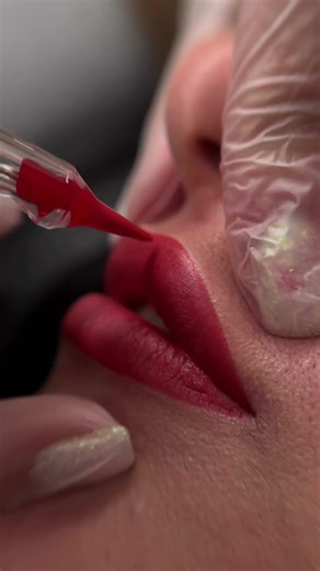 This color should be illegal 🔴💋#shorts #beauty #lips