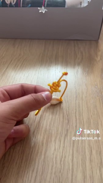Respuesta a @wis_AMV holaa!! Aqui teneis el tutorial del nudo ajustable!! Perdon si no hacemos tapido los tutoriales tenemos un montonazo!! Muchisimas graciass!!! Y gracias por los 1000 seguidores! Planearemos si hacer un directo! ❣️#SantJordi2024 #pinchetiktokponmeenparati #pulserasdehilo #braceltes🤍 #paratiiiiiiiiiiiiiiiiiiiiiiiiiiiiiii #flyppppppppppppppppppppppppppppppp #apoyo? #lentejas😎👌