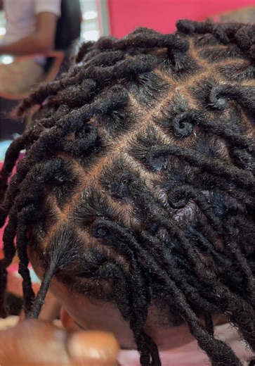 Palm rolling starter locs#758🇱🇨🇱🇨🇱🇨🇱🇨🇱🇨fypシviral #locstylesforwomen #neathairstyle #vloger