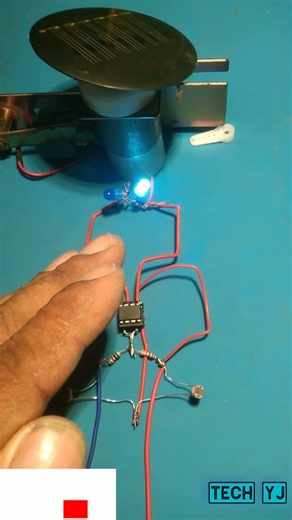 Smart Solar Tracker Circuit in Action! ⚡ More sunlight #diy #shorts #solar #experiment