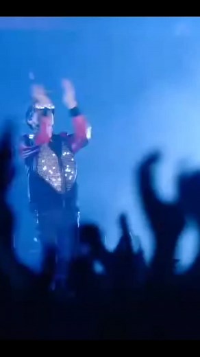 Starlight | O2 Arena, London 2019 (Simulation Theory Film) @Muse #muse #muselive #mattbellamy #chriswolstenholme #domhoward #concert #supermassiveblackhole #pluginbaby #pluginbabymuse #museuprising #museconcert #guitar #drums #bass #simulationtheory #simulationtheoryfilm #simulationtheoryworldtour