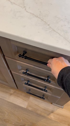 Join Laurel as she talks pros and cons of one of her kitchen drawers! These are important details to keep in mind when you choose cabinets for your project! Have questions about the practical use of a kitchen or bath feature? Let us know! #kitchendesign #cabinets #DrawerDesign #shebuildskitchens | SheBuilds Kitchens, LLC | Facebook