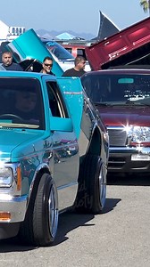 LOWRIDER MINI TRUCKS BED DANCING by the beach in Los Angeles, California! 🏖️ | Skid Society