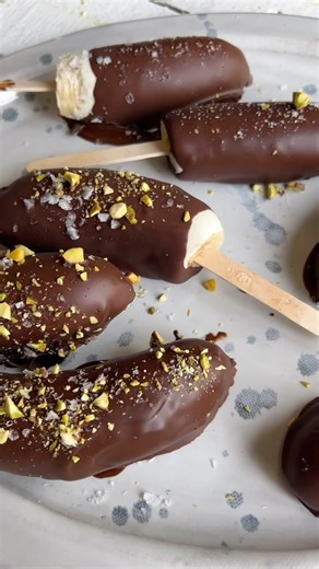 Who doesn’t love a banana dipped in chocolate? It’s a perfect summer treat, and it happens to be healthful. We wanted to try this trend, and we added a step that we thought really helped. The banana has to be frozen right after putting the popsicle stick in. Take your time and handle with care. That makes it so much easier! Who loves dessert for breakfast? RECIPE: 3 bananas 6 popsicle sticks 2 cups yogurt plus extra 1 tsp vanilla 1 tbsp maple syrup 2 cups melted chocolate, semi-sweet plus extra 