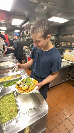 Waesche Nacho Plate #3. Who made the best plate? Mess Cook 1,2 or 3. Plate 3 next. “EVERYTHING” We love that order while serving on the line!Dream team is here! I was on (old) Munro with CSC Haiduck. Culinary team with CS1 Cooper, Eagle with CS3 Trogu and sailed with CS2 Blean and CS2 Vanderford. Looks like CS3 Feiler is a great chef as well. —— Waesche CS team:CSC Mike HaiduckCS1 Alvin CooperCS2 Kaitlin VanderfordCS2 Isaac BleanCS3 Tide TroguCS3 Kailei FeilerAlso Cooks:**Command Master Chief Fo