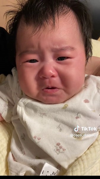 赤ちゃんの泣き出し顔が可愛すぎる🥺
