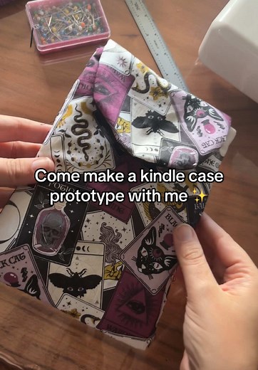 Come craft with me 🧵🪡 #booktok #kindlecase #bookishcrafts #aussiebooktok #diyproject #bookishthings