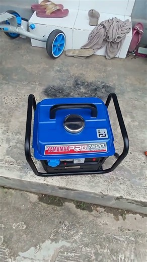 Small generator set running. Easy to running engine