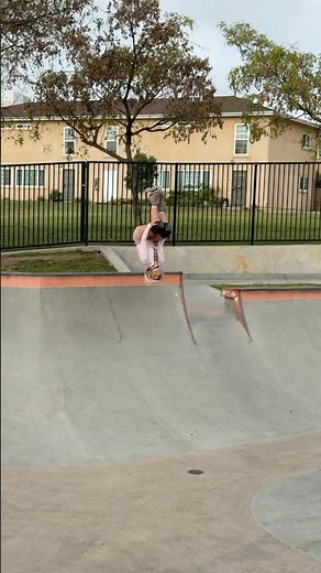 The perfect loop - backflip on roller skates 🛼 #loop #rollerskating #backflip