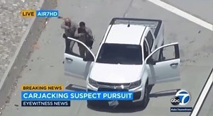 𝐏𝐨𝐥𝐢𝐜𝐞𝐏𝐨𝐬𝐭𝐬 on Instagram: "CLEARING VEHICLES - FELONY STOPS Post from @policepoststraining Training/Discuss Points: 1. There are a couple of methods of clearing vehicles that might be a little safer, one being the L where one posts on the back and the other clears from the side; the other is swinging out and posting on each portion of the car (like SUVs, one person handles the trunk, one in the middle, one in the front). What is your method? My concern with what we see here in this vi