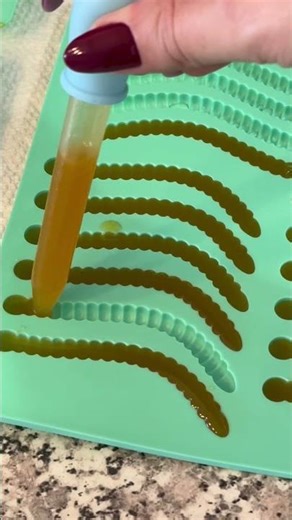 Homemade Gummies (Only Juice + Gelatin!) #HomemadeGummies #MomLifeHack #HealthySnacks