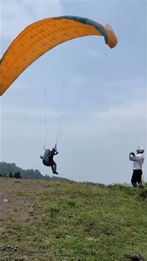 The moment a paraglider takes off Paraglider training Paraglider flight experience Paraglider ma