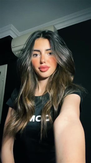 Exploring Hand Gestures in Creative Expression