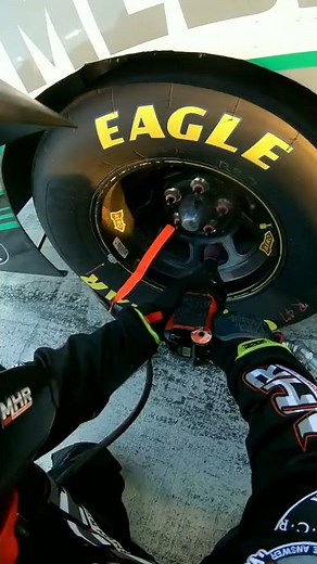 NASCAR Pit Stop in Slow Motion! Brandon Henry Tire Changer