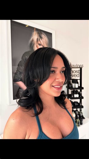 Base color gloss for richness shine ✨ Strategic layering for volume without sacrificing length ✂️ The Rachel haircut is trending again for a reason — it creates movement, fullness, and that effortless blowout look. If you’ve been wanting volume but don’t want to go shorter, this is your sign. Accepting haircut gloss appointments 🤍 DM to book. #90shair #90shairstyle #coachellavalley #haircut #hairstylist