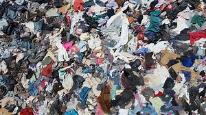 Textilmüll – Nur ein Prozent wird zu neuer Kleidung recycelt