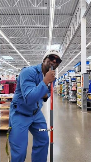 Janitor goes crazy in Walmart 😳🧹