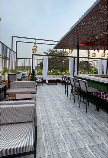 L’ouverture de votre nouveau restaurant Le Cadre Terrazza est prévue pour le vendredi 5 Décembre à l’hippodrome 1 derrière N’ice Cream 📞 76 10 02 50