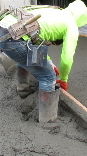 How To Screed Concrete! Check us out on YouTube! #bestinthewest #westcoastcustomconcrete #concrete #cement #screedingconcrete #driveway #frontentryway #pumpingconcrete #master #pro #skill #amazi #satisfying #build #construction #constructor #concreteconstruction #westcoast #customconcrete #concreteremodel #concretetools