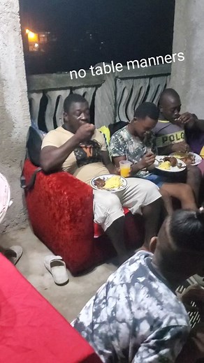 no table manners 😂😂