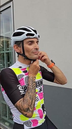 Come indossare bene il casco in bici