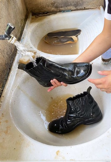 How to Clean Leather Boots Effectively
