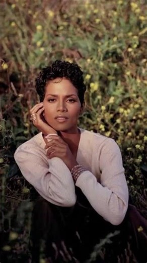 HALLE BERRY had fools falling in love 😌 #halleberry #shorts