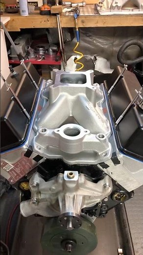 Trick Flow R-series Intake Manifold for Small Block Chevy