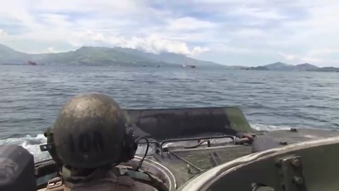 Marines amphibious training with Philippine Navy
