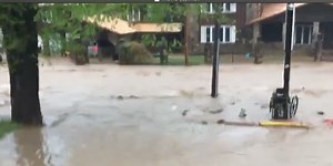 WATCH: Heavy rain floods streets in Reeds Spring, Mo.