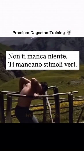 Raffaele Agus // Allenamento Funzionale on Instagram: "“Allenarsi non è aggiungere. È togliere il superfluo finché rimane l’essenziale.” — Georges St-Pierre L’industria del fitness ha costruito un’intera economia sulla tua percezione di carenza. Ti ha convinto che, per allenarti “correttamente”, ti servisse sempre qualcosa in più: più strumenti, più numeri, più controllo. Non ti ha mai educato a muoverti. Ti ha addestrato a consumare. E ti ha venduto un modello standardizzato — fatto di esercizi