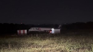 2.1K views · 23 reactions | Recent reports indicate that Boeing 757 executed a landing with its main gear up due to a hydraulic issue and an unsafe gear indication during the approach. : JonBrines #Boeing757 #FedEx #FlightTracking | AirNav Radar | Facebook