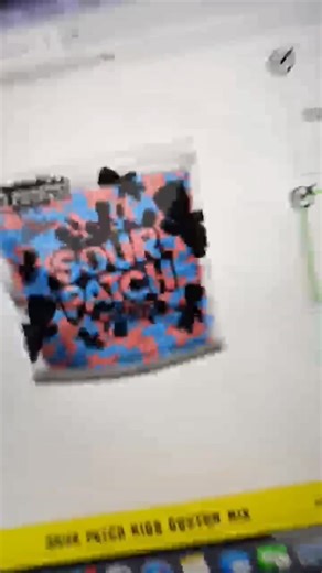 Making your own blue and red mix is really that easy. #sourpatchkids #sourthensweet #sourcandy #combinationpizzahutandtacobell