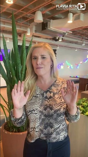 "Que" or "do que"? How to use it correctly in the formal form? | Prof. Flávia Rita