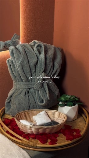 This isn’t just a massage it’s an experience. Perfect as a gift or for couples. #coupleswhomassagetogetherstaytogether #spacupid #cupid #love #massage