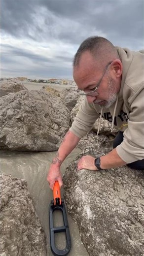 Amazing FIND 🥰 #chrisdetek #wtf #metaldetecting #find #amazing #bijoux