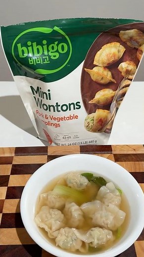 Easy Wonton Soup with bibigo’s Mini Wontons