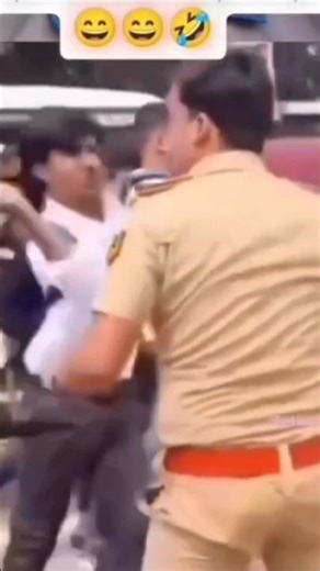 युवक ने पुलिस वाले का जड़ा थप्पड़ #viralvideo #वायरल हुई वीडियो #viralnews #viral #breakingnews