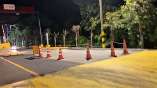 Desde la madrugada de el 31 de enero del 2026, voluntarios del Cuerpo de Bomberos adelantaron labores de remoción de escombros en el peaje Bicentenario, ubicado en la vía que comunica a Guaduas, Cundinamarca, con Honda, Tolima, tras el incendio registrado en el lugar. Gracias a estas acciones, el paso vehicular fue rehabilitado, permitiendo restablecer gradualmente la movilidad en este importante corredor, el cual presentó afectaciones y demoras temporales mientras se desarrollaban las labores d