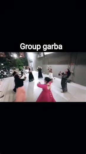 Lakh Rupiya No Ghagharo! 💃✨ Unique Group Garba Steps #Shorts #Garba #Trending