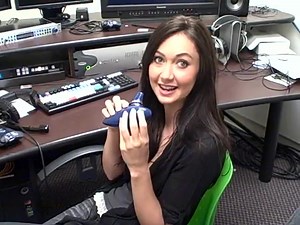 9 comments | Check out Jessica Chobot practicing her musical skills with today's Daily Fix giveaway! | IGN | Facebook