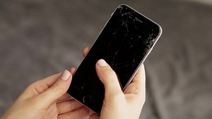 Is your screen broken so badly that you can’t see anything? In most cases, you just need a new screen installed! Bring it by today for fast, efficient service! Have a question, or looking for a quote? Send us a message NOW! | Repair Em'