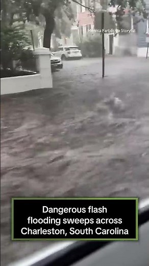 Fast-moving water rushes down streets in Charleston, South Carolina #shorts