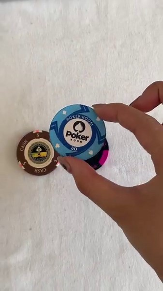 Ceramic vs. Clay Poker Chips: Which One’s Better for You? (Full Breakdown!)