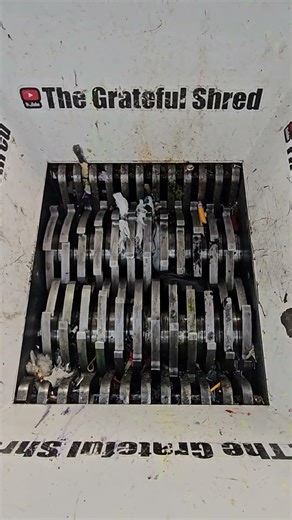 Random shredding session #destruction #asmr #oddlysatisfying