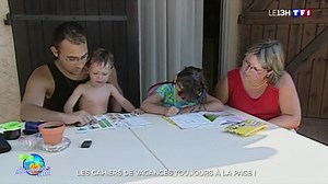 Les vacances sont synonymes de mer, de plage, mais aussi de cahier de vacances...et ils sont toujours à la page. Reportage. | TF1 INFO