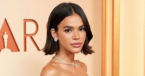 Oscar 2026: Bruna Marquezine cruza tapete vermelho com look Gucci