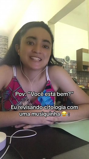 Mitocôndria, mitocôndria, é quem faz respiração. Ribossomo sintetiza proteínas de montão. O complexo de golgi armazena secreção, lissosomo tem enzimas pra fazer a digestão. O retículo apresenta a função de transportar e o centríolo participa da divisão celular. #enem #biologia #citologia