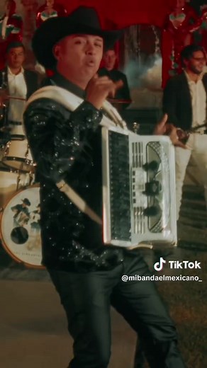 Soy Feliz - Mi Banda El Mexicano